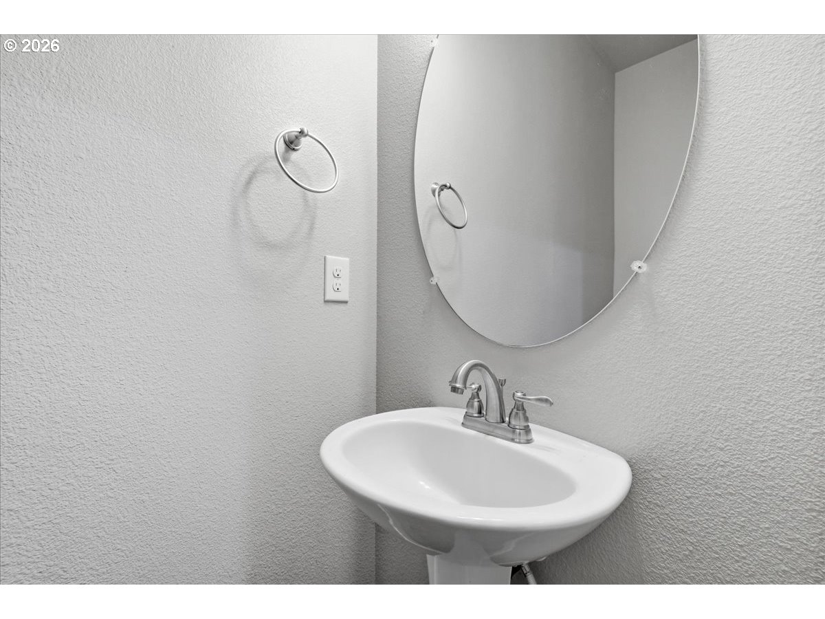 1927 Northwest Sage Street Camas, WA 98607 - Photo 12 of 28 Bathroom