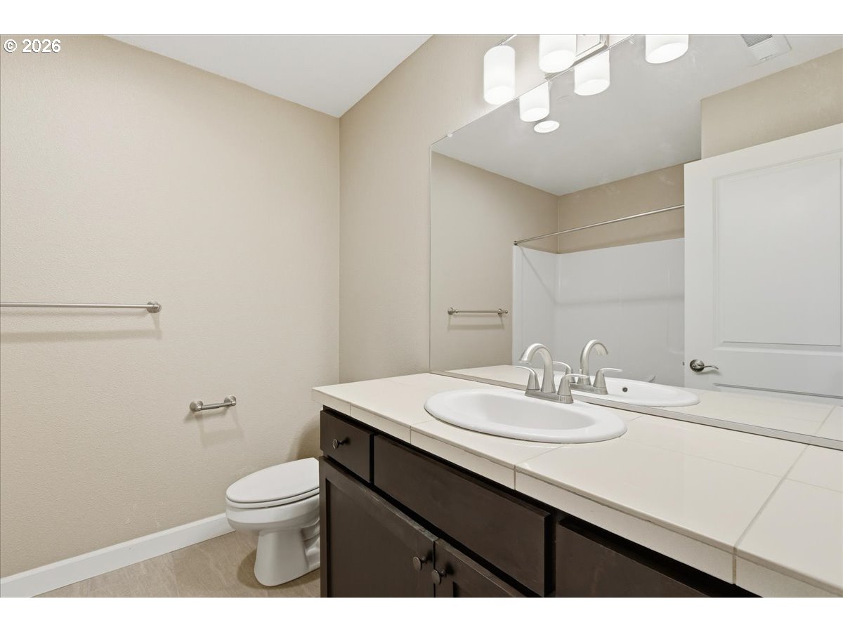 1927 Northwest Sage Street Camas, WA 98607 - Photo 22 of 28 Bathroom