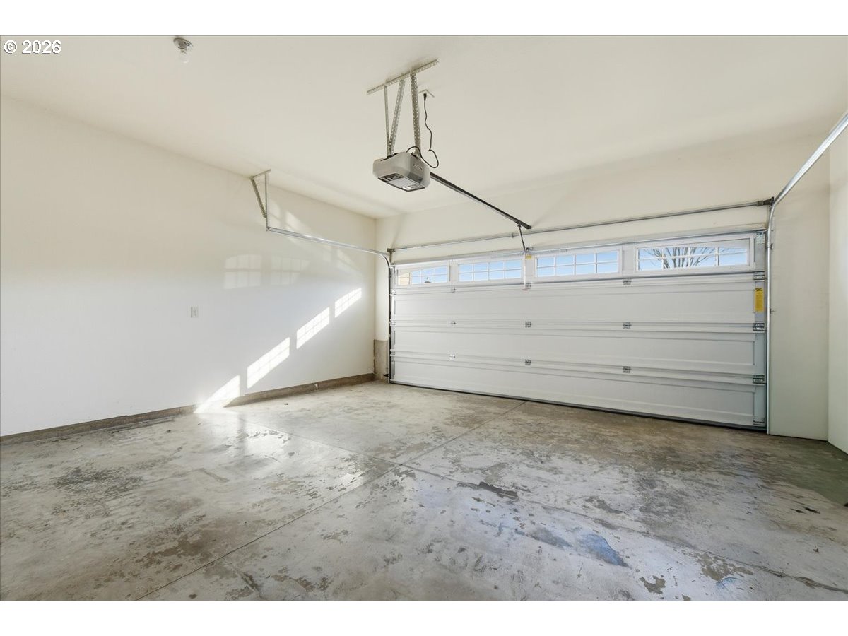 1927 Northwest Sage Street Camas, WA 98607 - Photo 26 of 28 Garage
