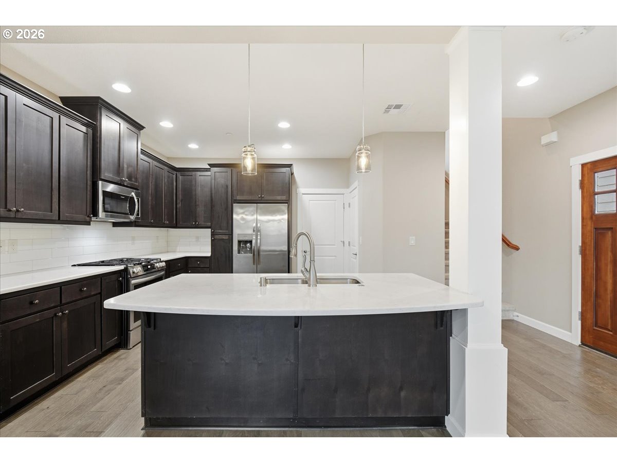 1927 Northwest Sage Street Camas, WA 98607 - Photo 4 of 28 Kitchen