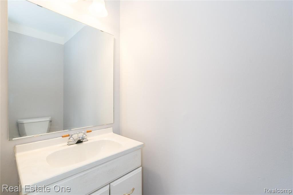 23657 North Rockledge Novi, MI 48375 - Photo 9 of 22