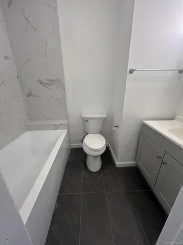 $2,800 | 97 Elm Street, Unit 2E, Yonkers, NY 10701