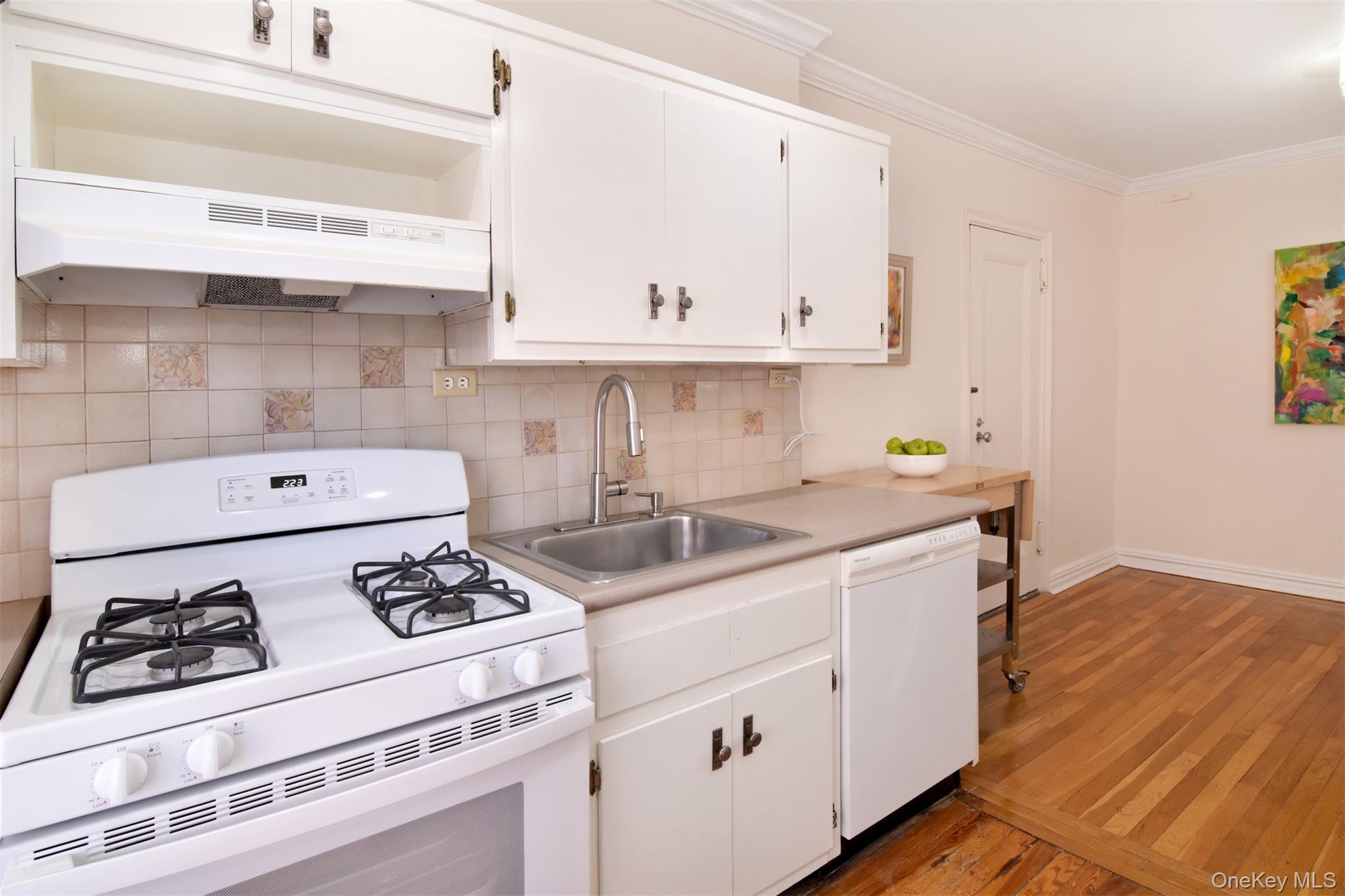 250 Bronxville Road, Unit 5A Bronxville, NY 10708 - Photo 8 of 20 a kitchen with cabinets and appliances