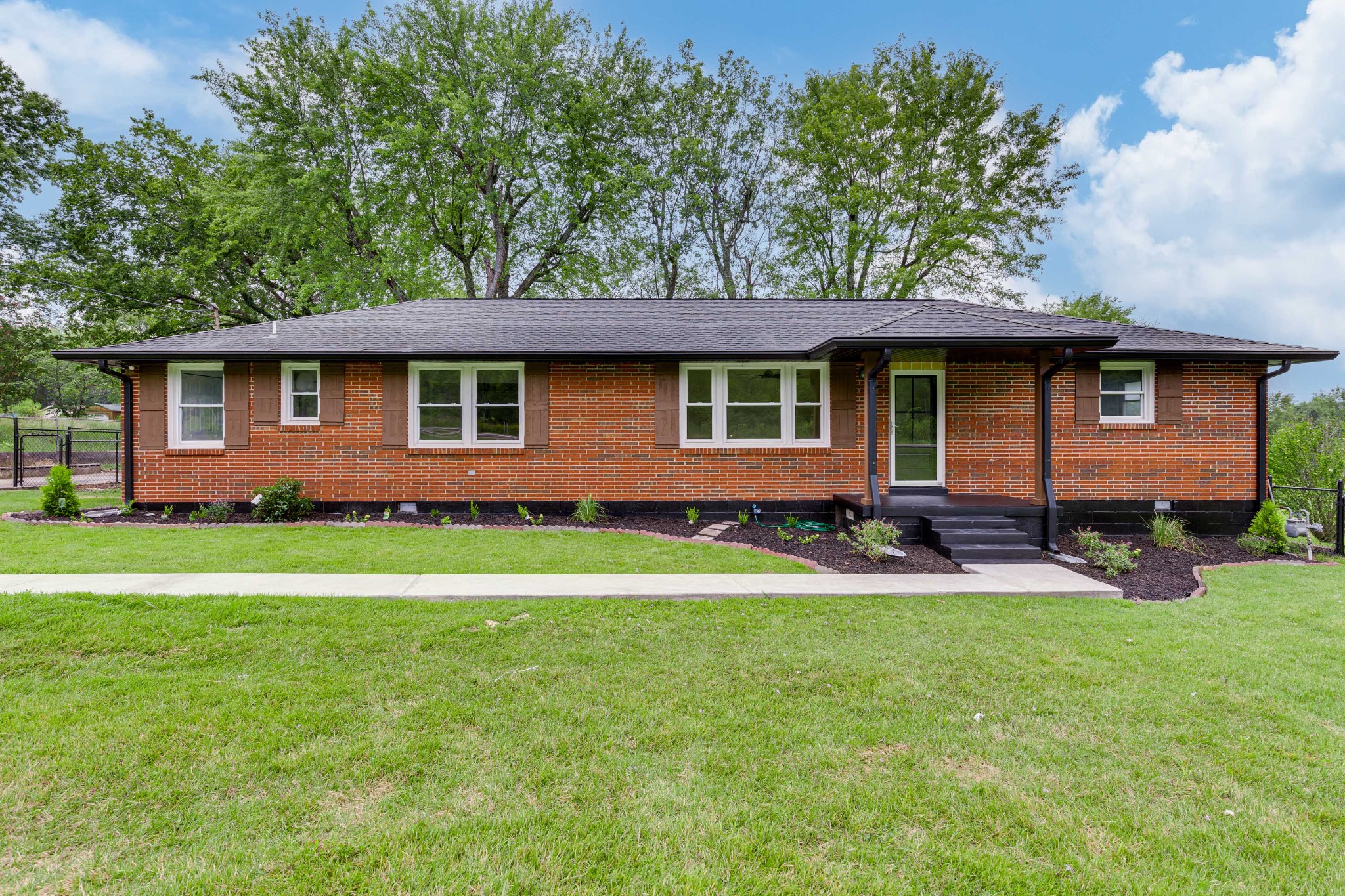 196 Mason Road La Vergne, TN 37086 - Photo 1 of 32 Gallery Image 1