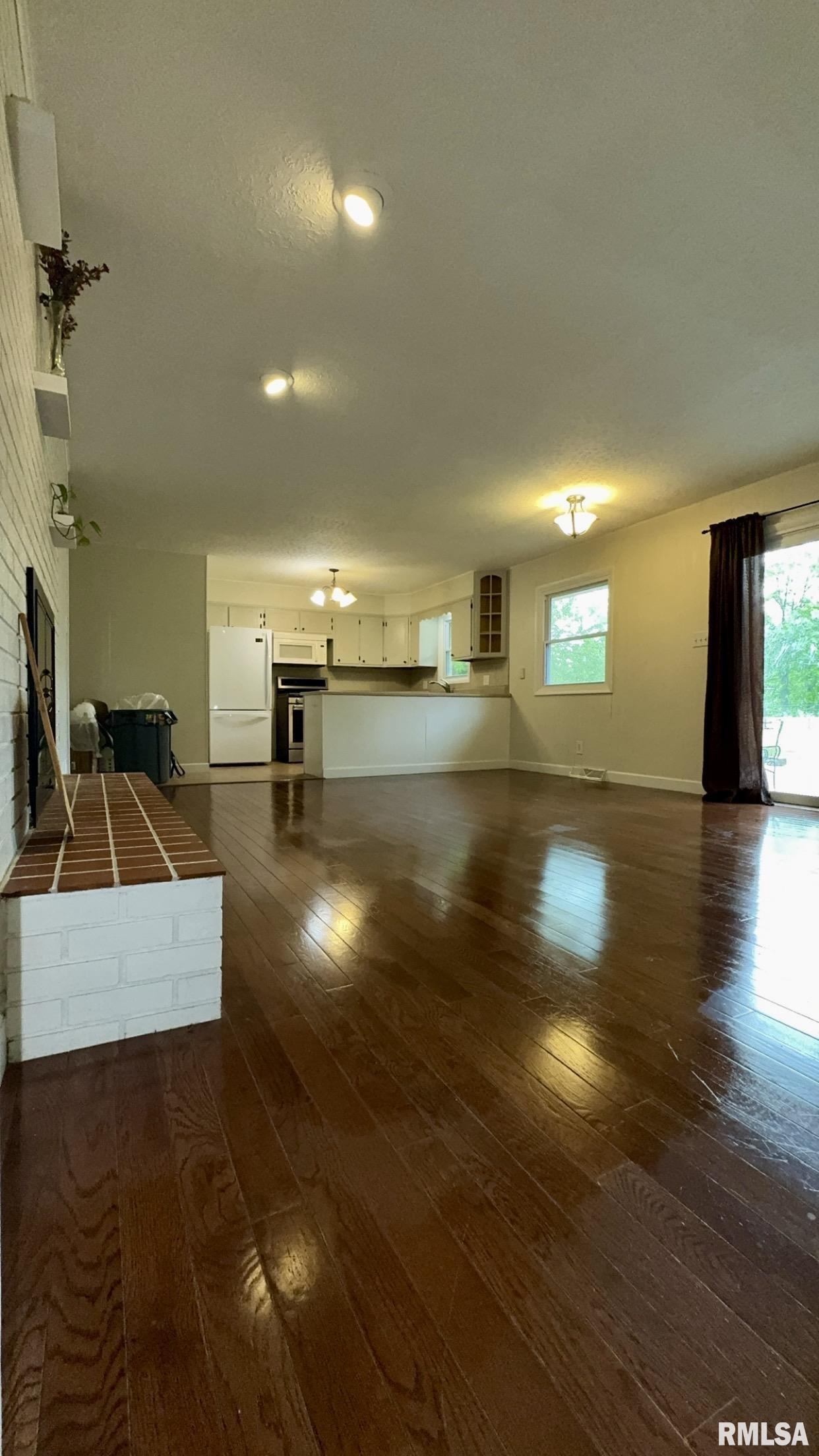 112 Prairie Road Carterville, IL 62918 - Photo 11 of 18 Gallery Image 11
