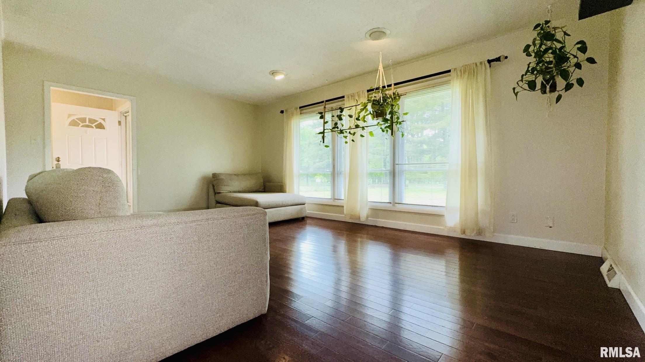 112 Prairie Road Carterville, IL 62918 - Photo 8 of 18 Gallery Image 8