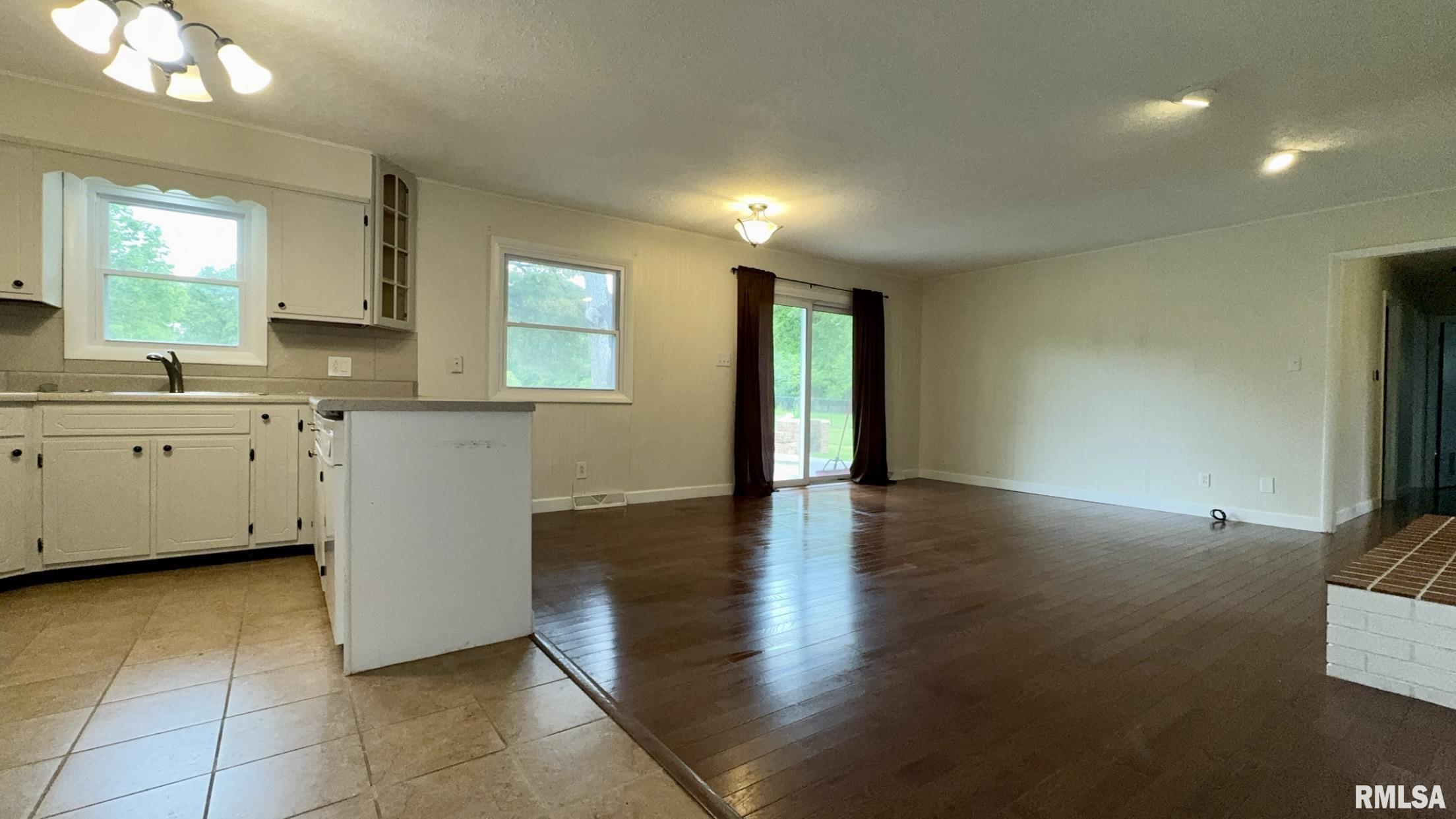 112 Prairie Road Carterville, IL 62918 - Photo 9 of 18 Gallery Image 9