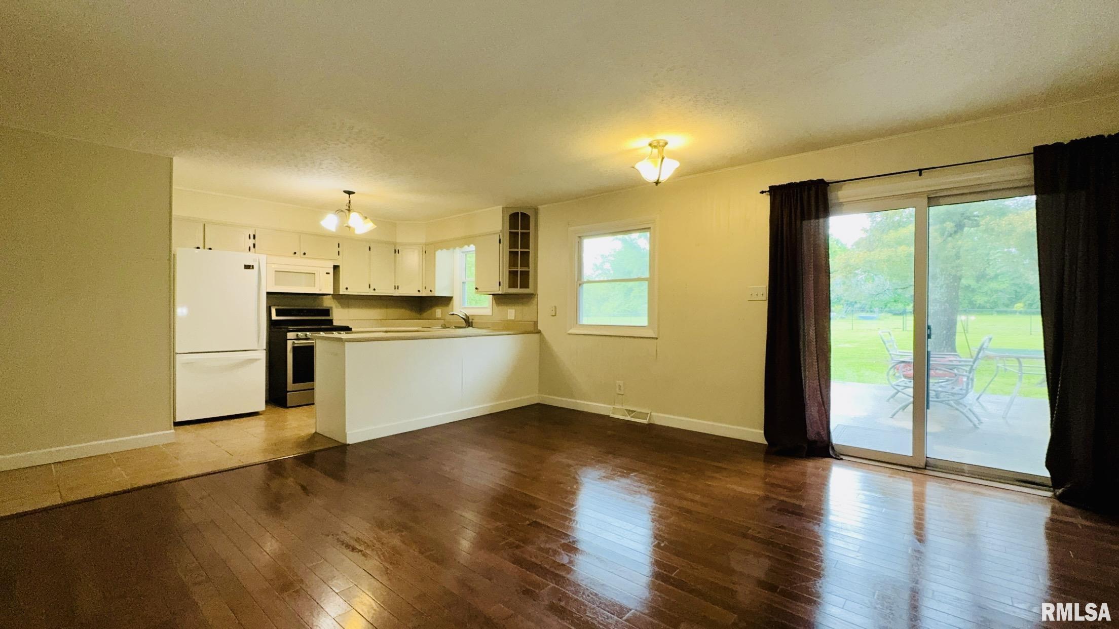 112 Prairie Road Carterville, IL 62918 - Photo 10 of 18 Gallery Image 10