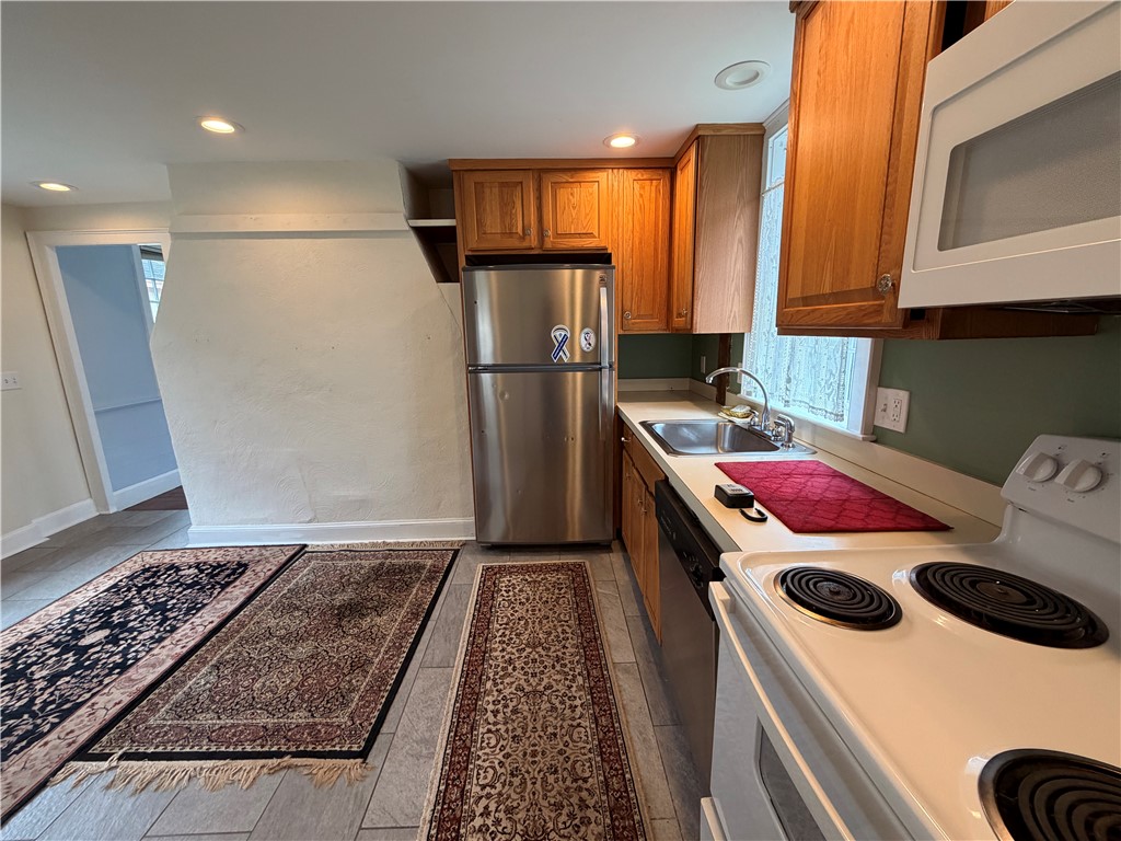 63 Poplar Street, Unit 3 Newport, RI 02840 - Photo 4 of 14