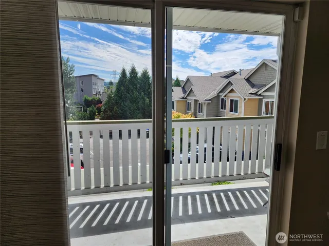 $2,100 | 901 Sunset Boulevard Northeast, Unit 210, Renton, WA 98056