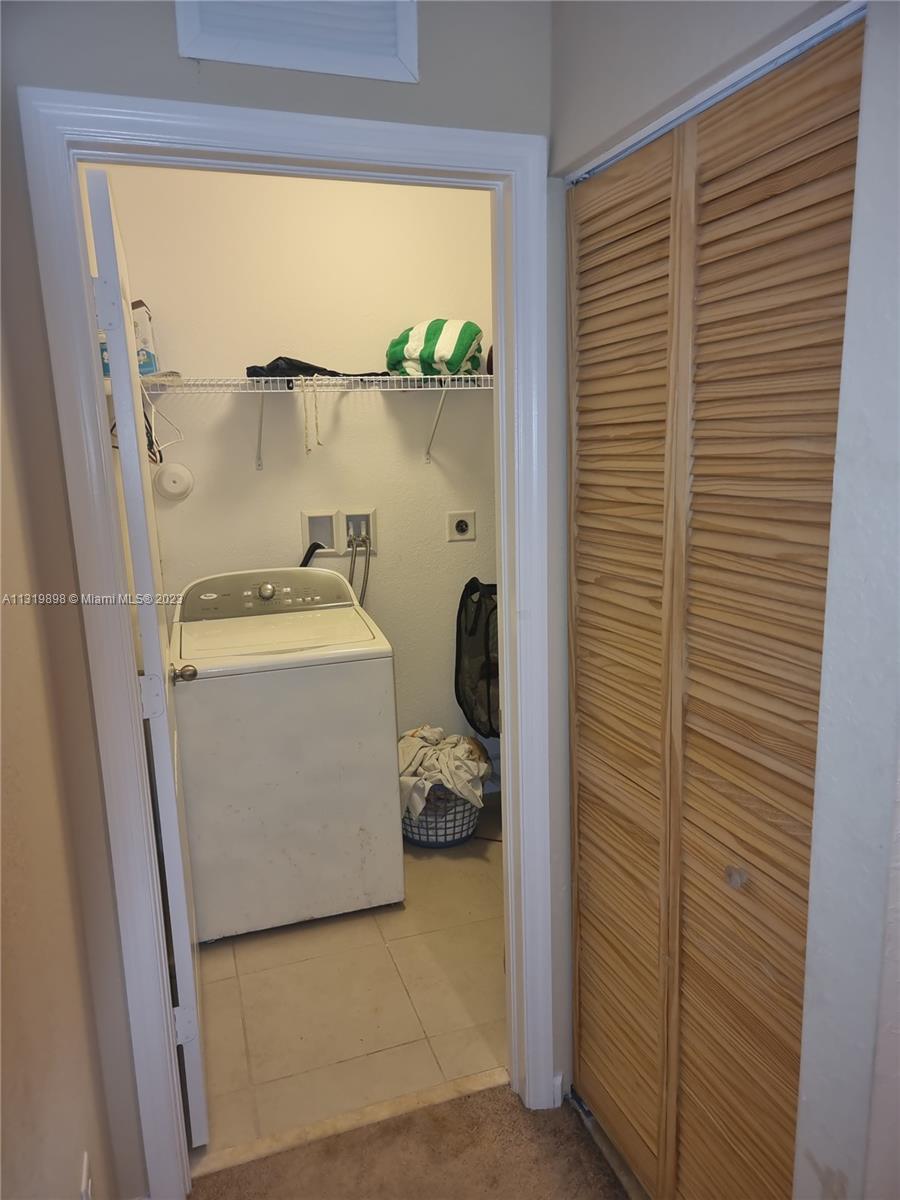 27534 Southwest 140th Avenue Homestead, FL 33032 - Photo 20 of 25 a utility room with a washer and dryer