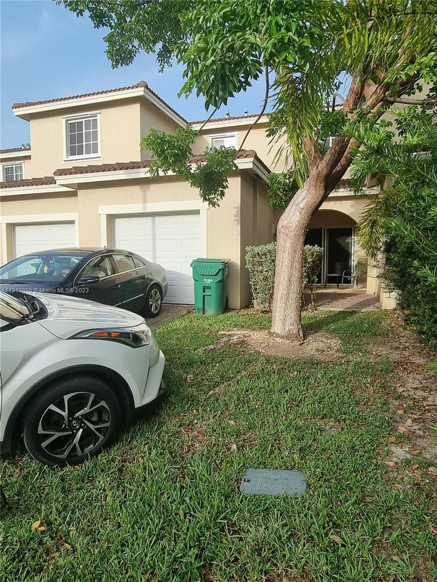 27534 Southwest 140th Avenue Homestead, FL 33032 - Photo 4 of 25 a view of a house with a yard