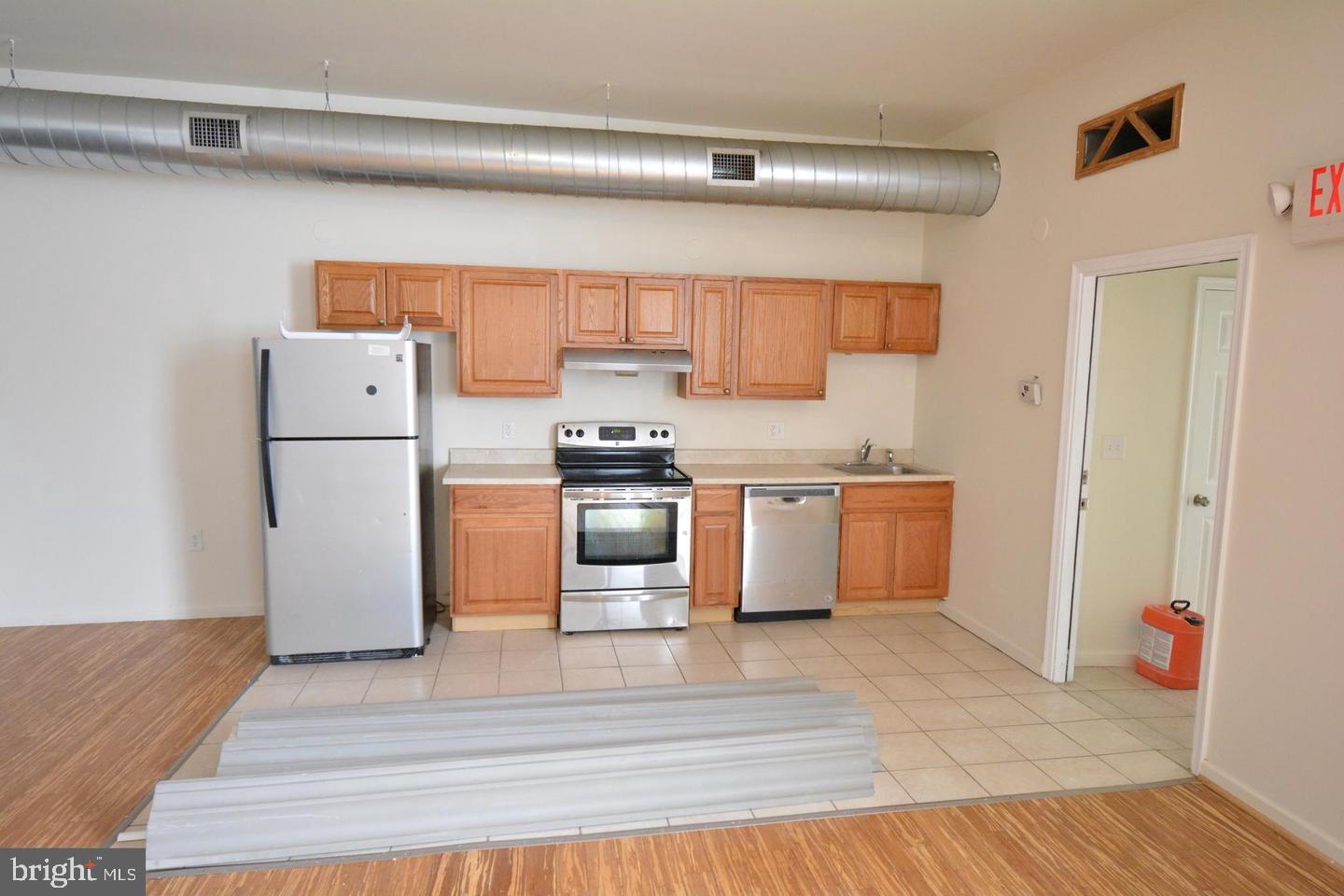 511 Conarroe Street Philadelphia, PA 19128 - Photo 2 of 11