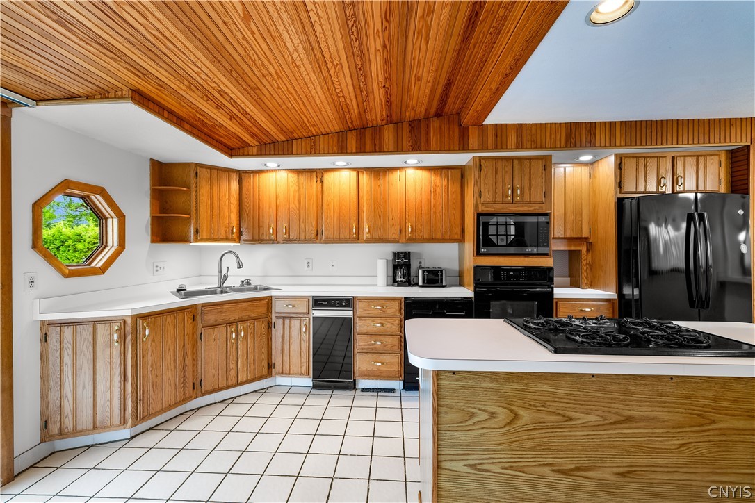 5589 Trenton Road Deerfield, NY 13502 - Photo 12 of 40
