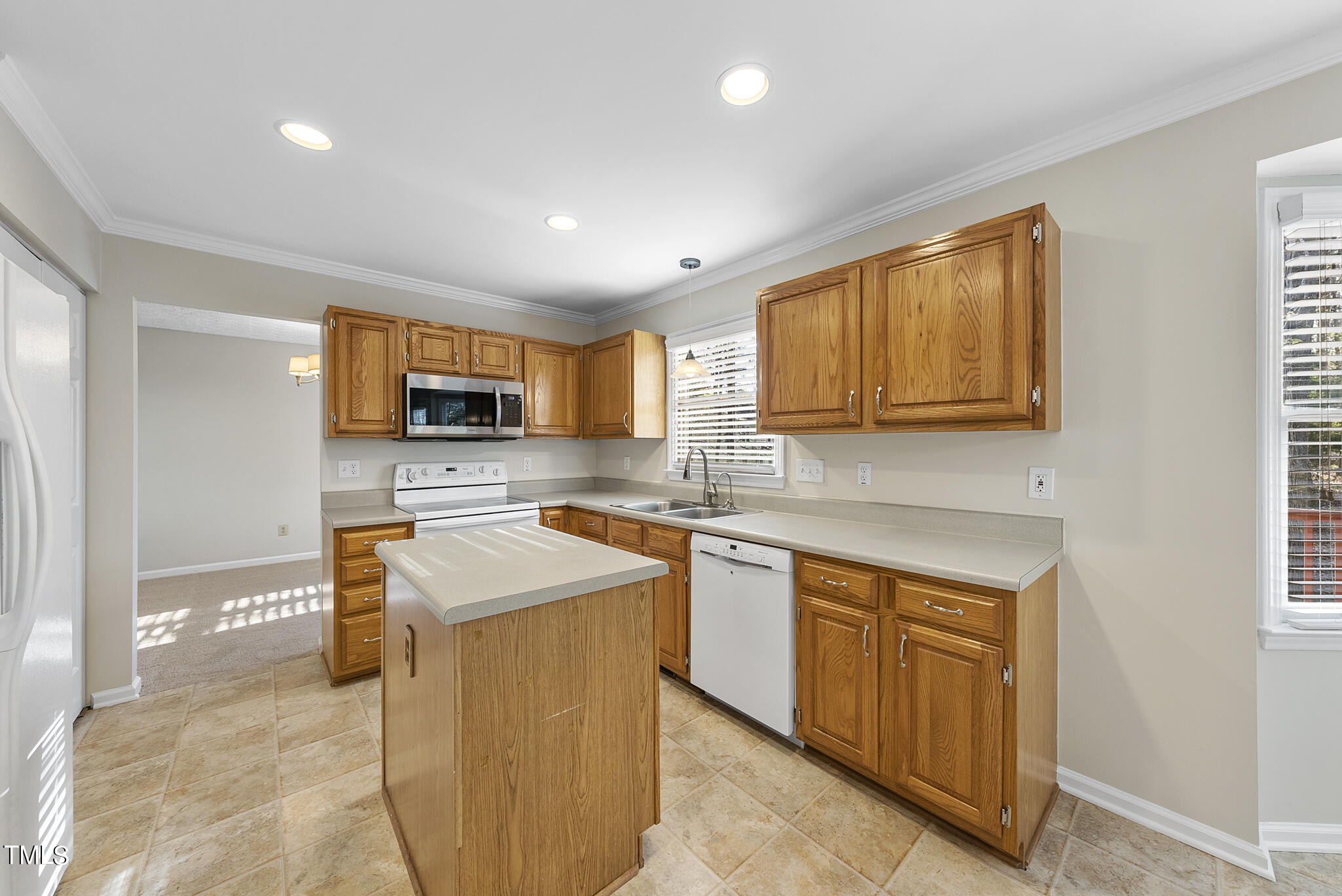 5428 Rhett Drive Raleigh, NC 27606 - Photo 8 of 29 DSC06070