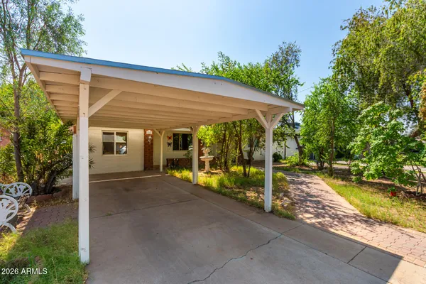 a view of a house with backyard porch and garden