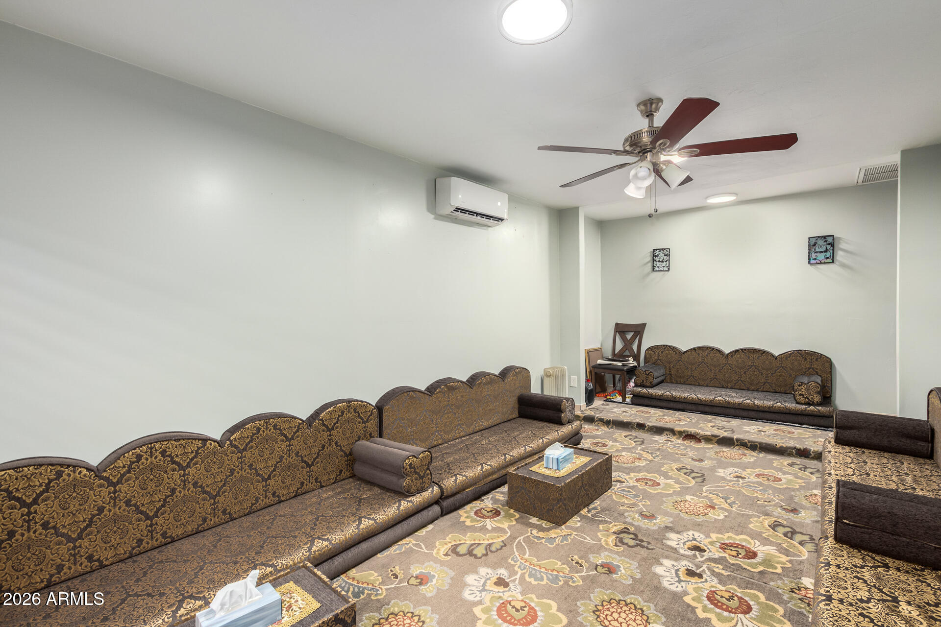 2825 North 33rd Place Phoenix, AZ 85008 - Photo 6 of 27 a living room with furniture and a rug