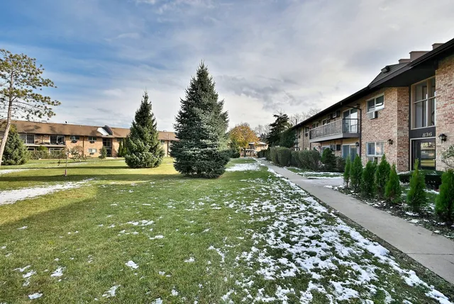 $164,900 | 836 East Old Willow Road, Unit 211, Prospect Heights, IL 60070