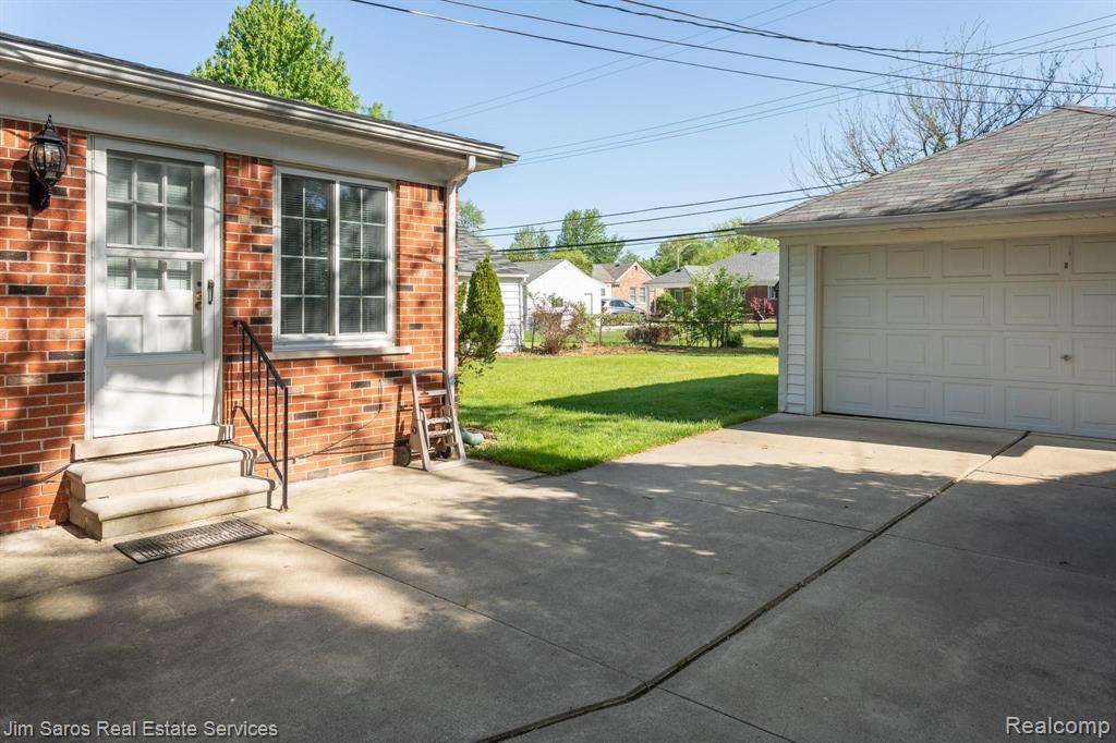 1144 Hampton Road Grosse Pointe Woods, MI 48236 - Photo 16 of 19