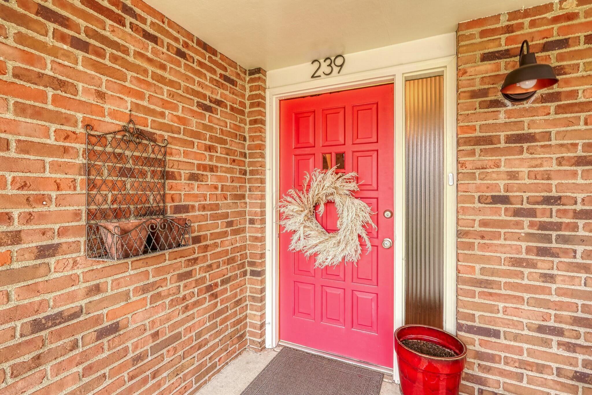 239 Dunbarton Road Columbus, OH 43230 - Photo 6 of 51 tempImagerbcO9x