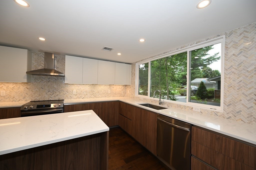 61 Gregory Road Framingham, MA 01701 - Photo 8 of 35
