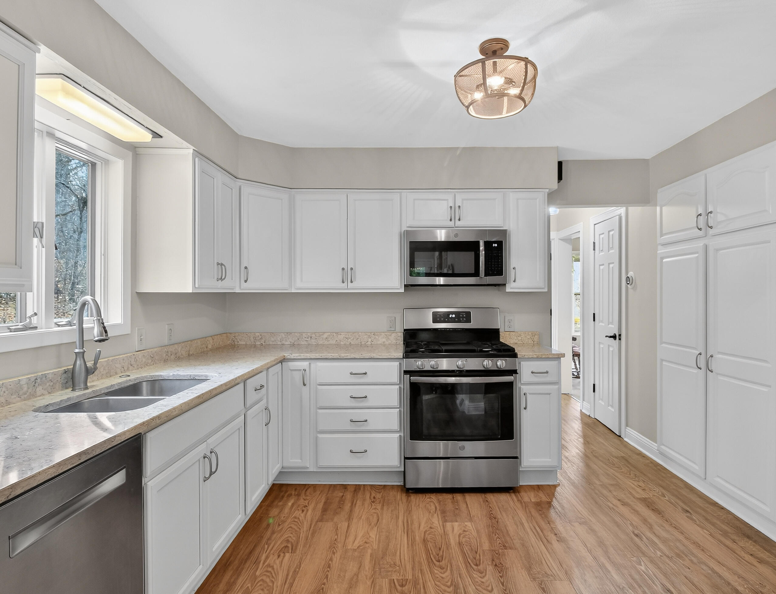 N7024 Oakwood Road Richmond, WI 53190 - Photo 17 of 54 Kitchen