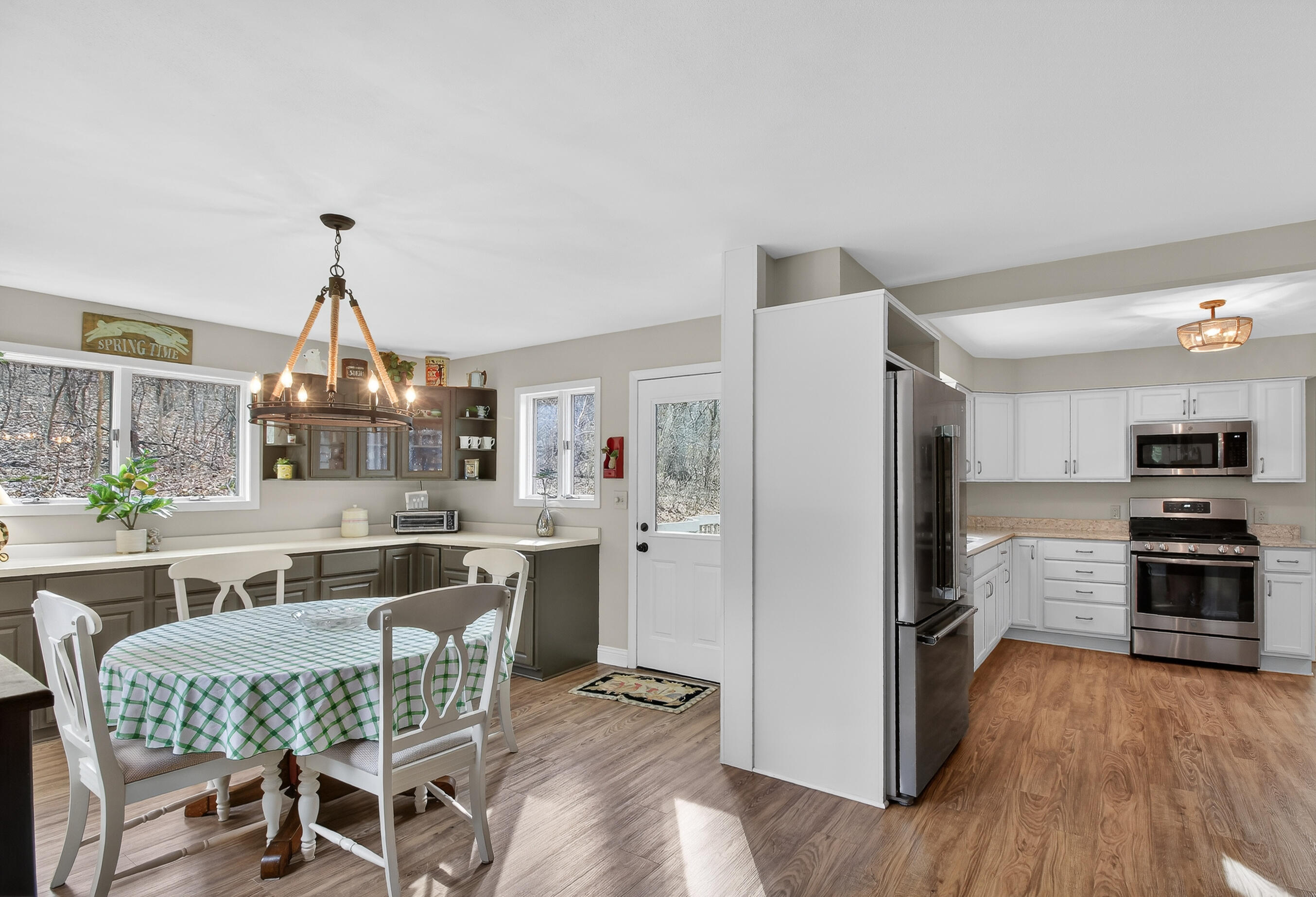 N7024 Oakwood Road Richmond, WI 53190 - Photo 22 of 54 Dining / Kitchen