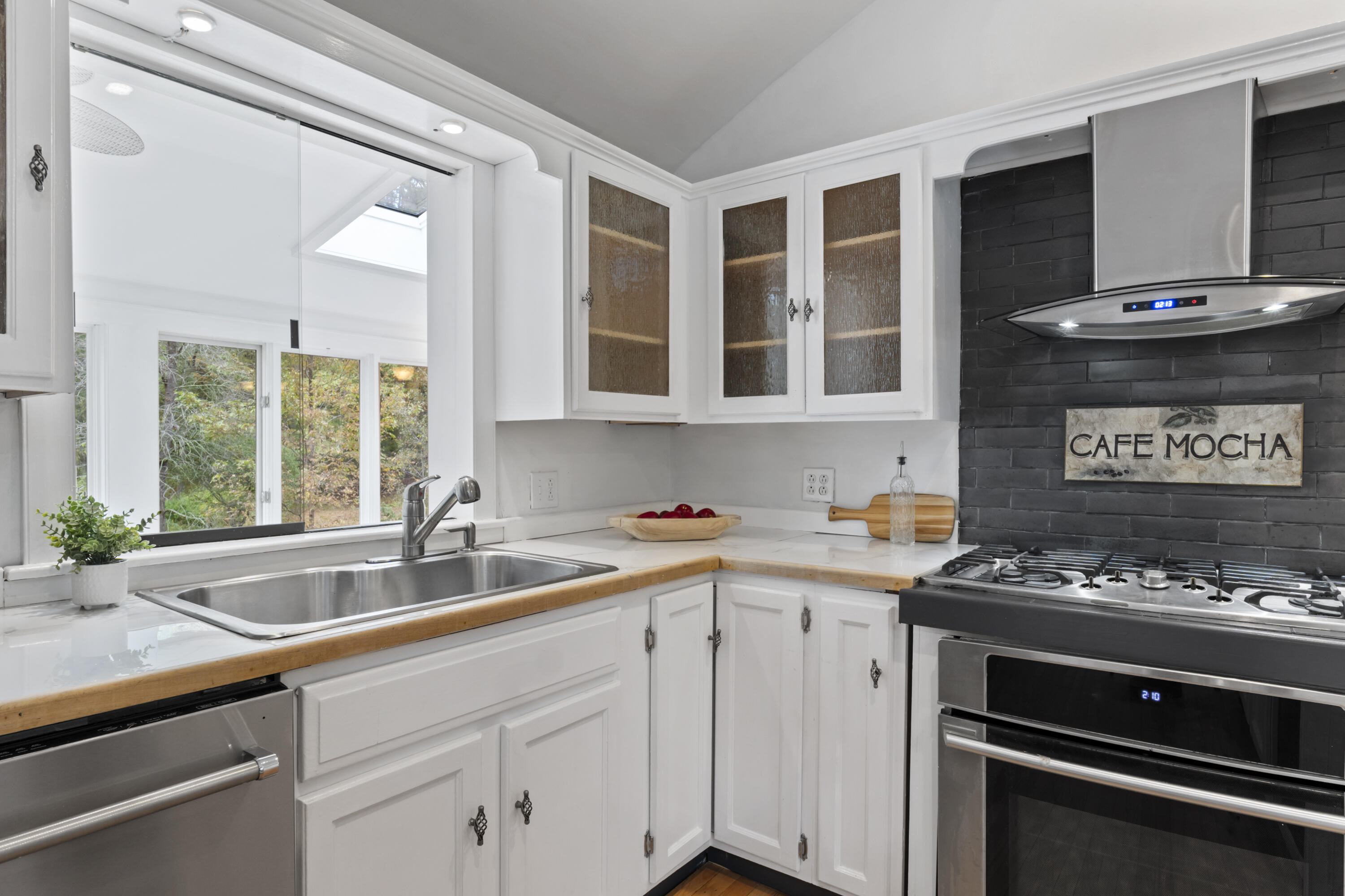 301 Rte 103 Eliot, ME 03903 - Photo 9 of 52 301 Route 103, York, ME