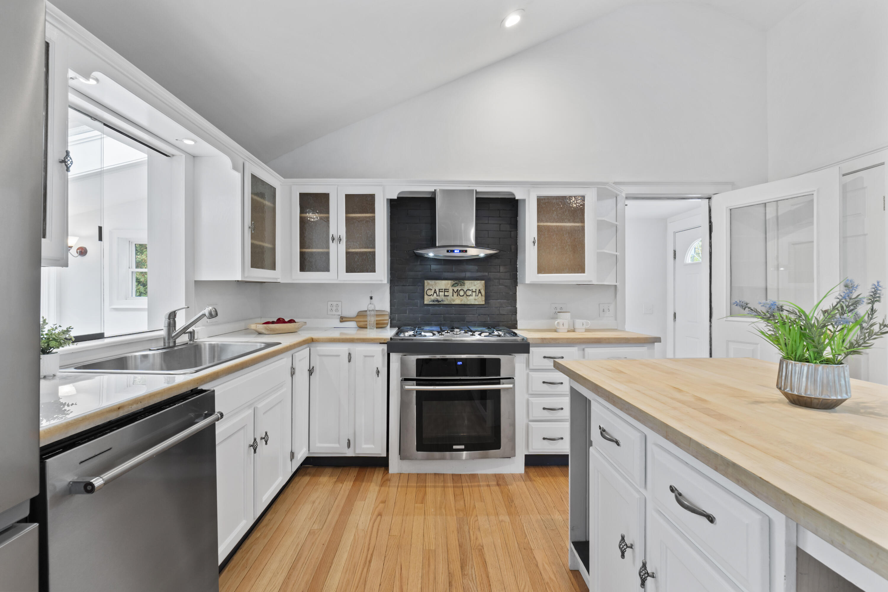 301 Rte 103 Eliot, ME 03903 - Photo 10 of 52 301 Route 103, York, ME