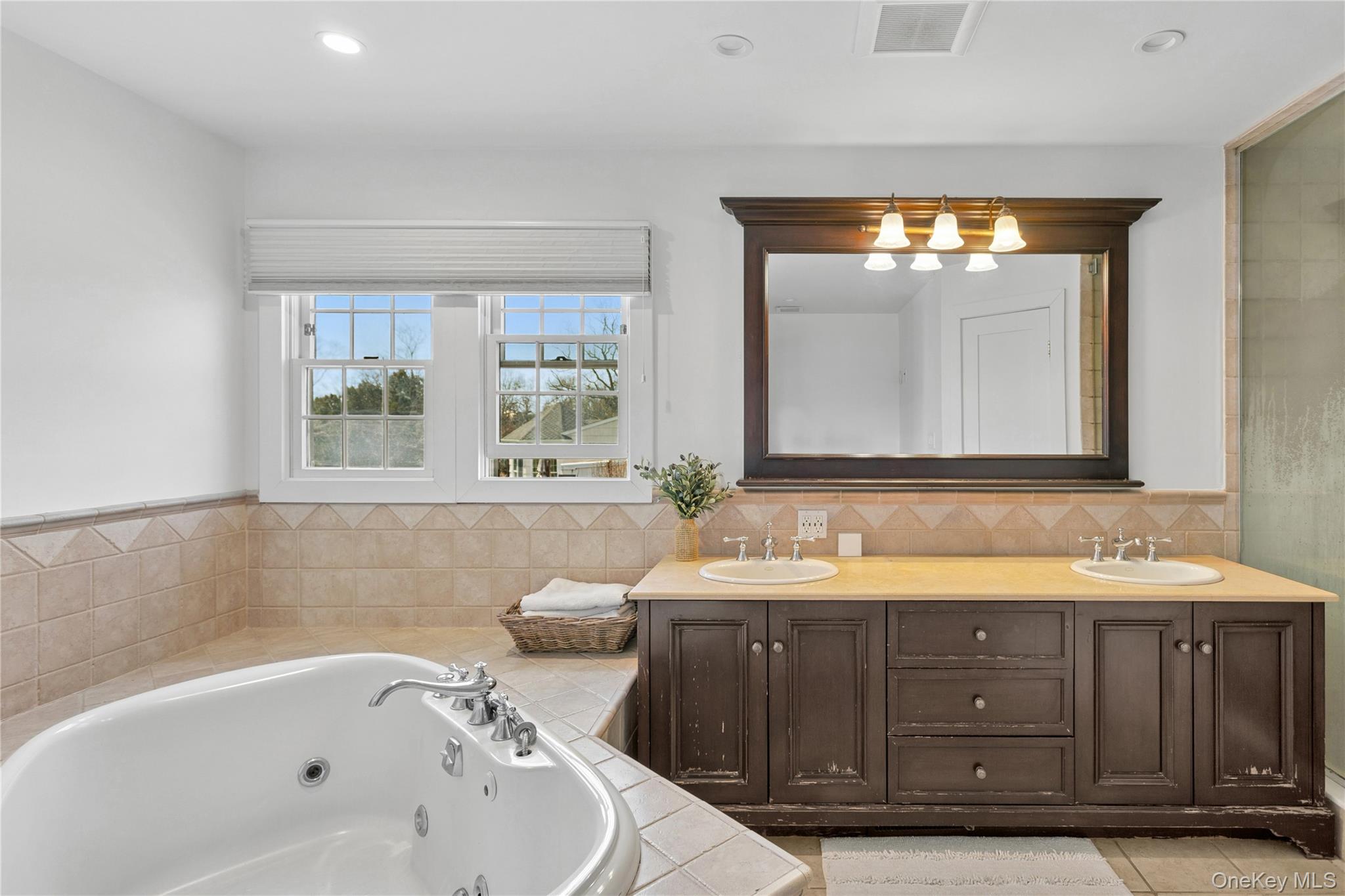 315 Hewlett Neck Road Woodmere, NY 11598 - Photo 18 of 33