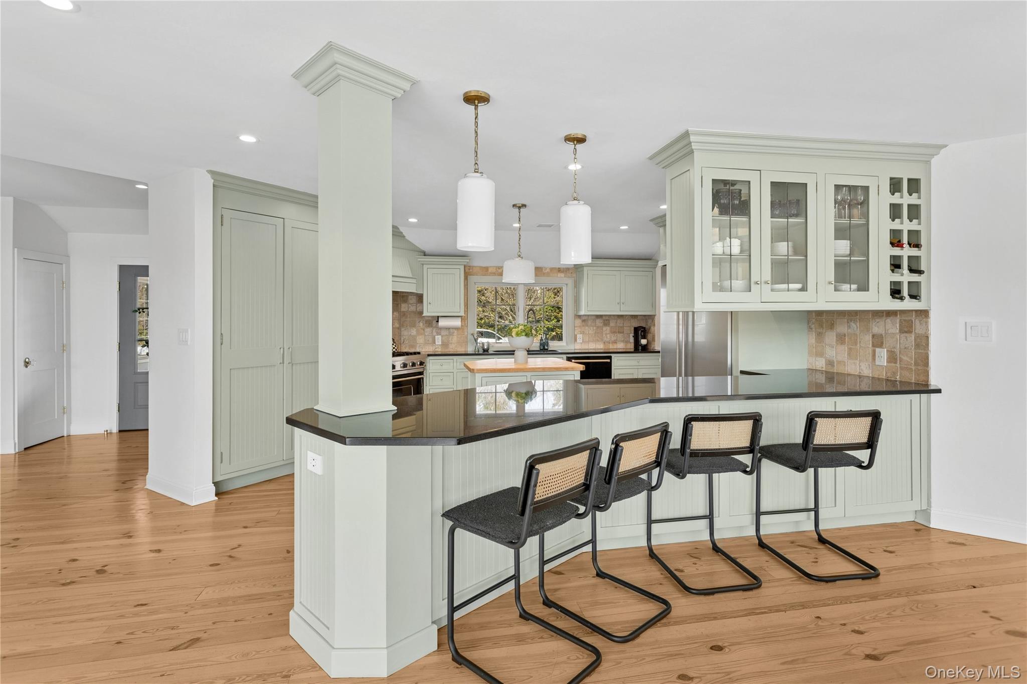 315 Hewlett Neck Road Woodmere, NY 11598 - Photo 8 of 33