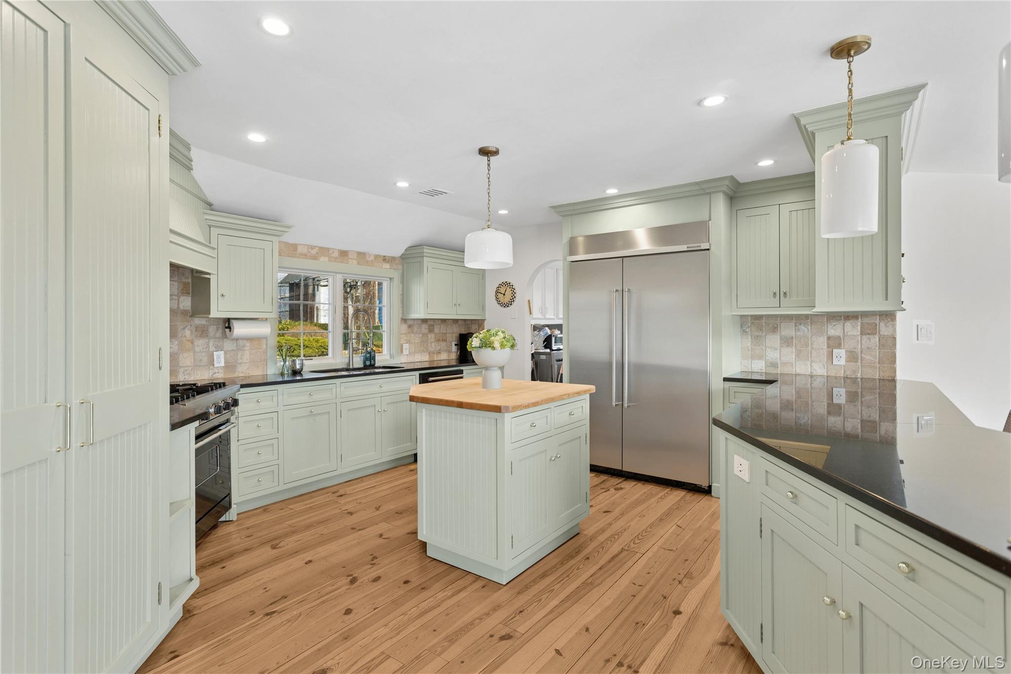 315 Hewlett Neck Road Woodmere, NY 11598 - Photo 9 of 33