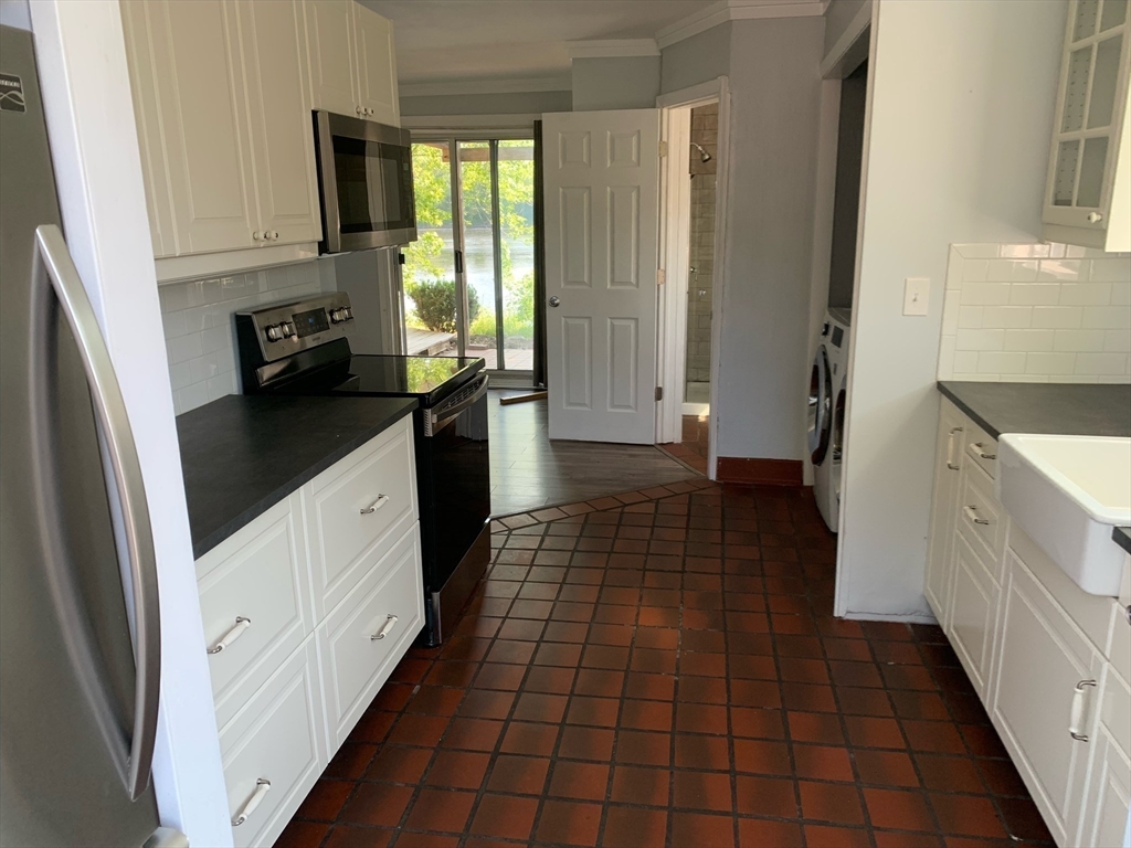 140 Riverbank Road Northampton, MA 01060 - Photo 12 of 37