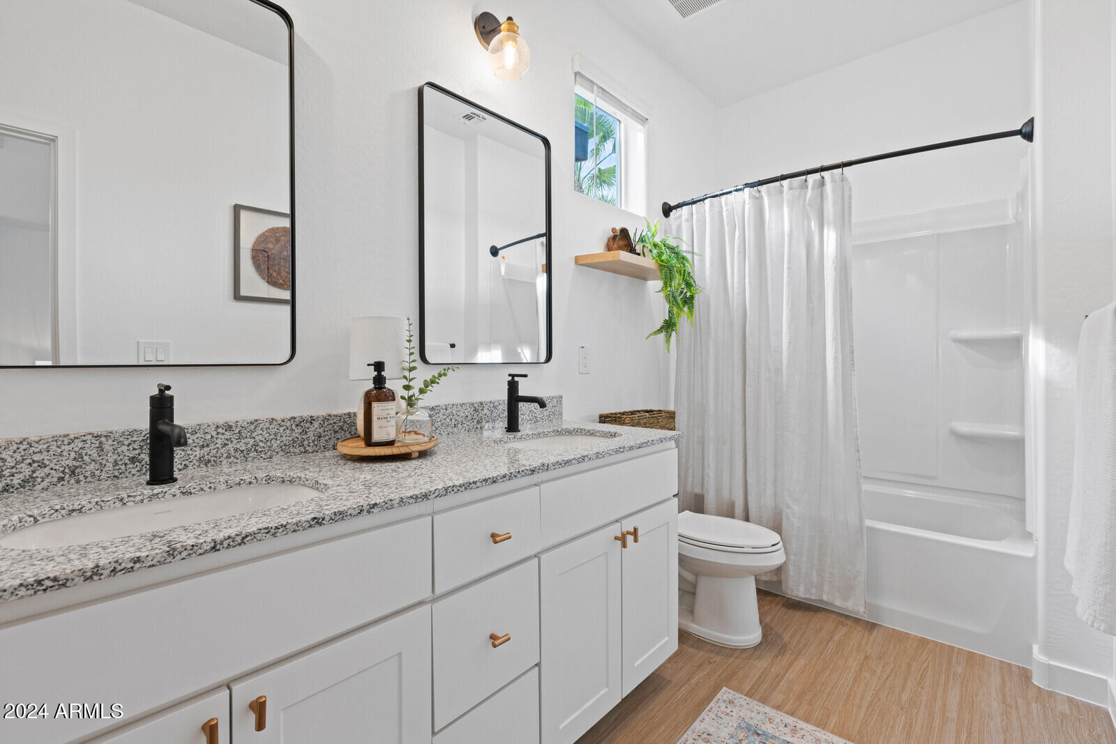 35155 North Thompson Road, Unit 1 San Tan Valley, AZ 85144 - Photo 17 of 31 Bathroom