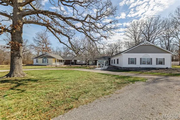 $799,000 | 10102 Highway 127, Nashville, IL 62263