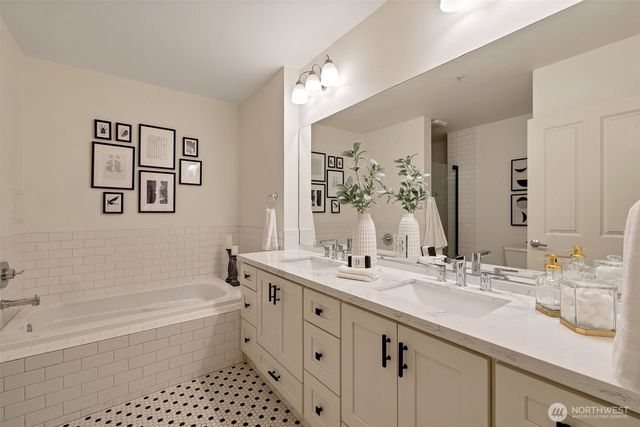 $465,000 | 900 Aurora Avenue North, Unit 204, Seattle, WA 98109