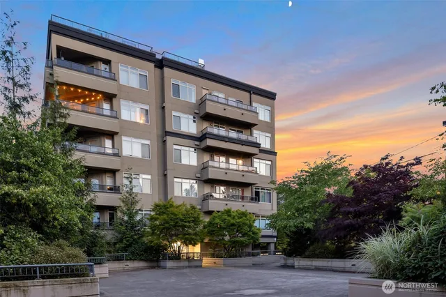$465,000 | 900 Aurora Avenue North, Unit 204, Seattle, WA 98109
