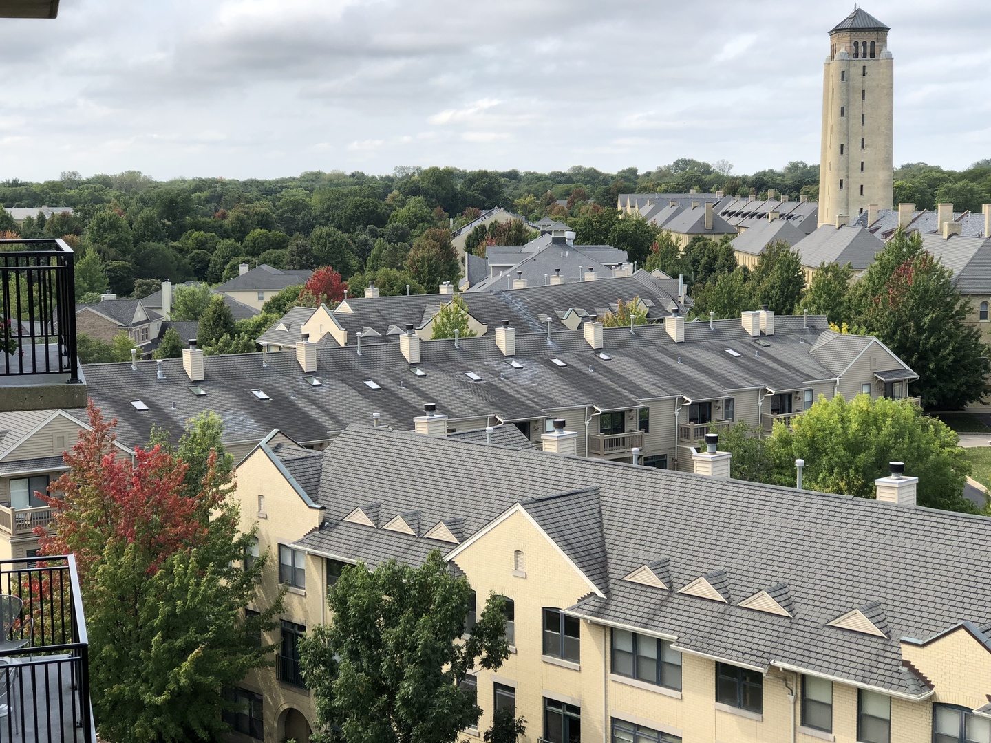 3535 Patten Road, Unit 6E Highland Park, IL 60035 - Photo 11 of 47 a view of a city with a building in the background