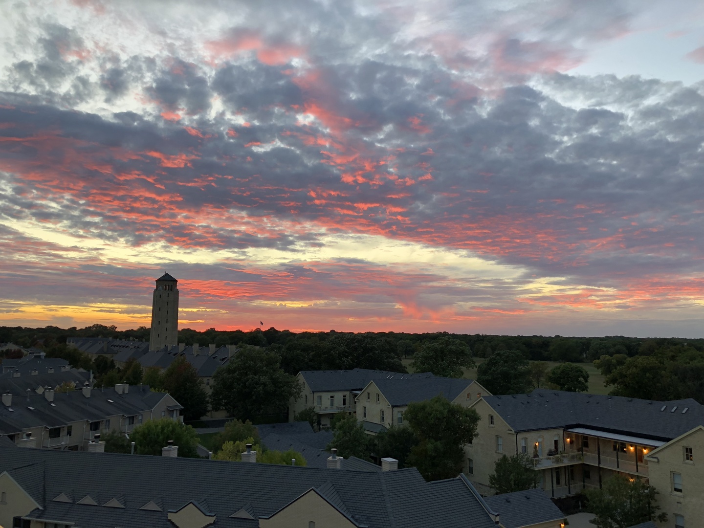 3535 Patten Road, Unit 6E Highland Park, IL 60035 - Photo 14 of 47 a view of a city with sunset