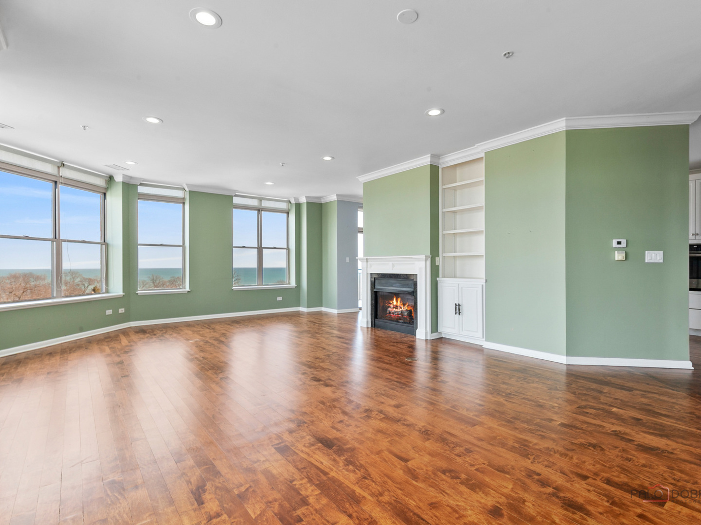 3535 Patten Road, Unit 6E Highland Park, IL 60035 - Photo 20 of 47 a view of an empty room with window and wooden floor