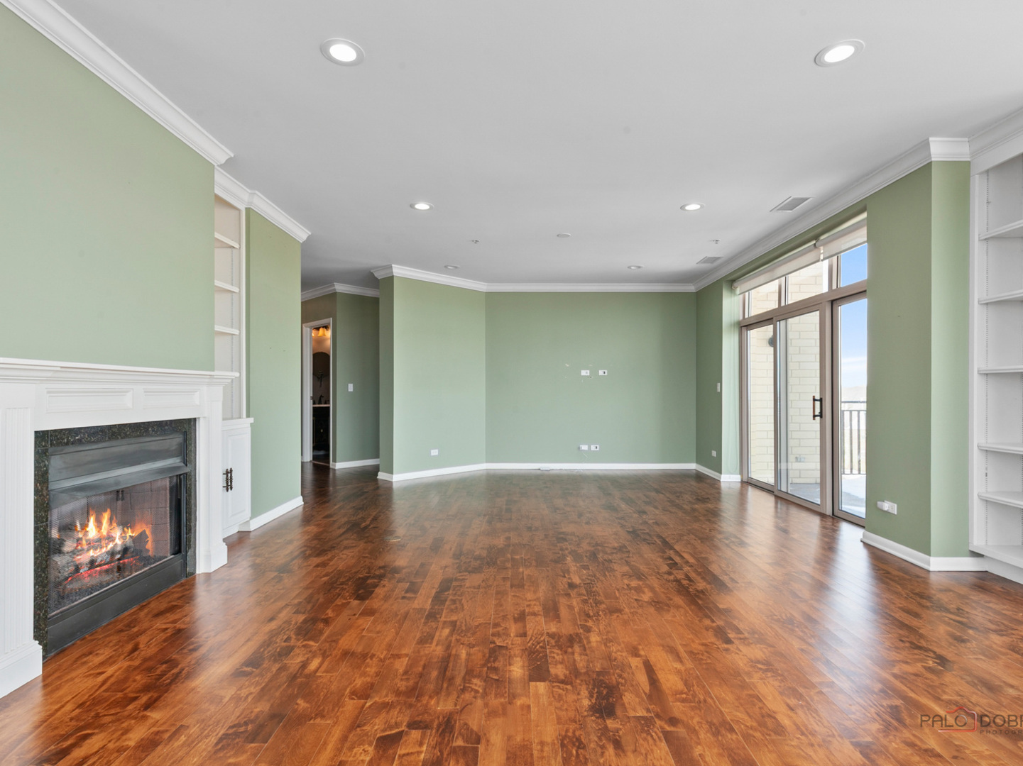3535 Patten Road, Unit 6E Highland Park, IL 60035 - Photo 21 of 47 a view of an empty room with wooden floor fireplace and a window