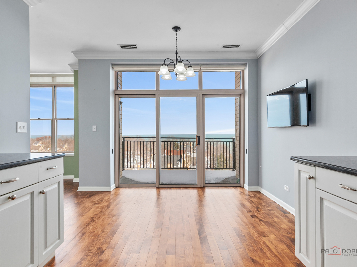 3535 Patten Road, Unit 6E Highland Park, IL 60035 - Photo 27 of 47 a view of an empty room with wooden floor and a window