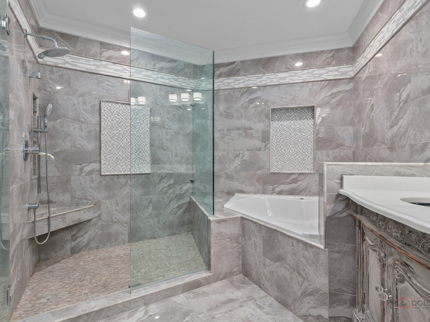 3535 Patten Road, Unit 6E Highland Park, IL 60035 - Photo 33 of 47 a bathroom with a shower and a sink a mirror