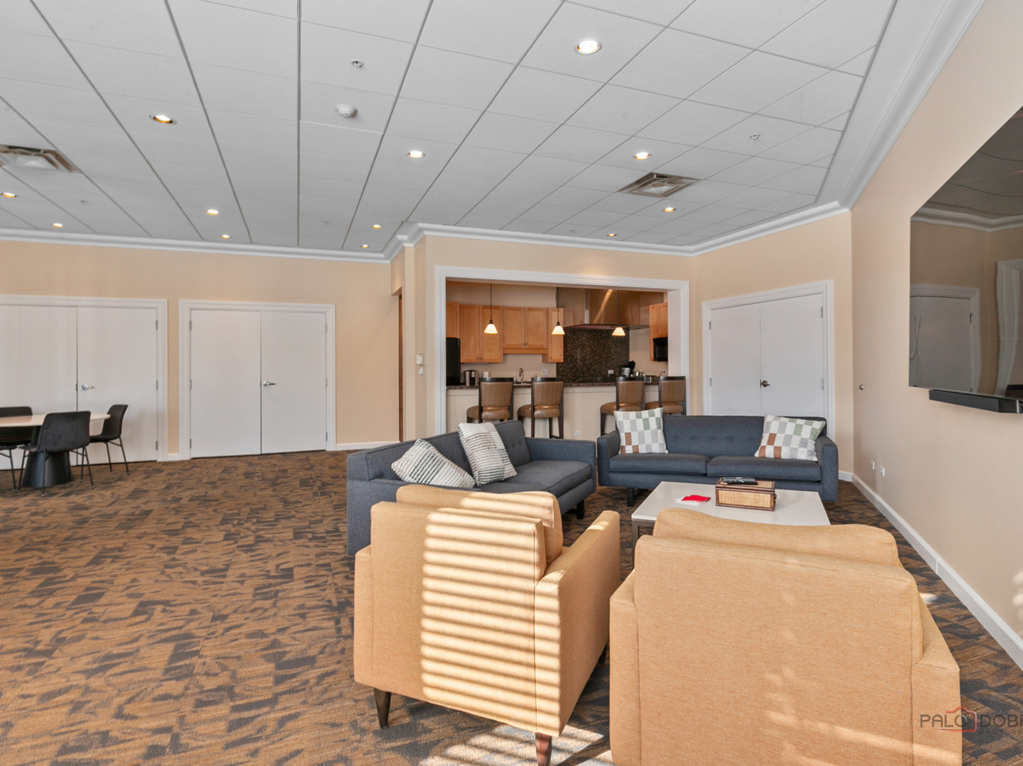 3535 Patten Road, Unit 6E Highland Park, IL 60035 - Photo 44 of 47 a living room with furniture