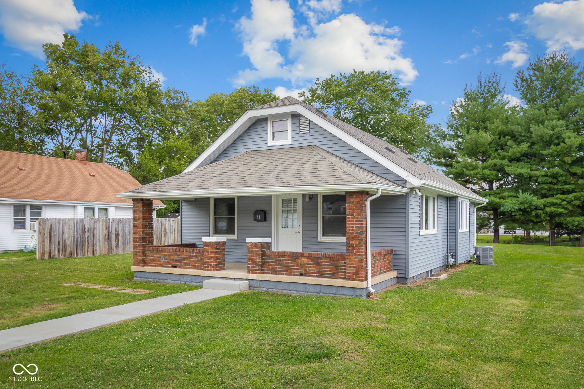 41 North Mapleton Street Columbus, IN 47201 - Photo 1 of 36 Gallery Image 1