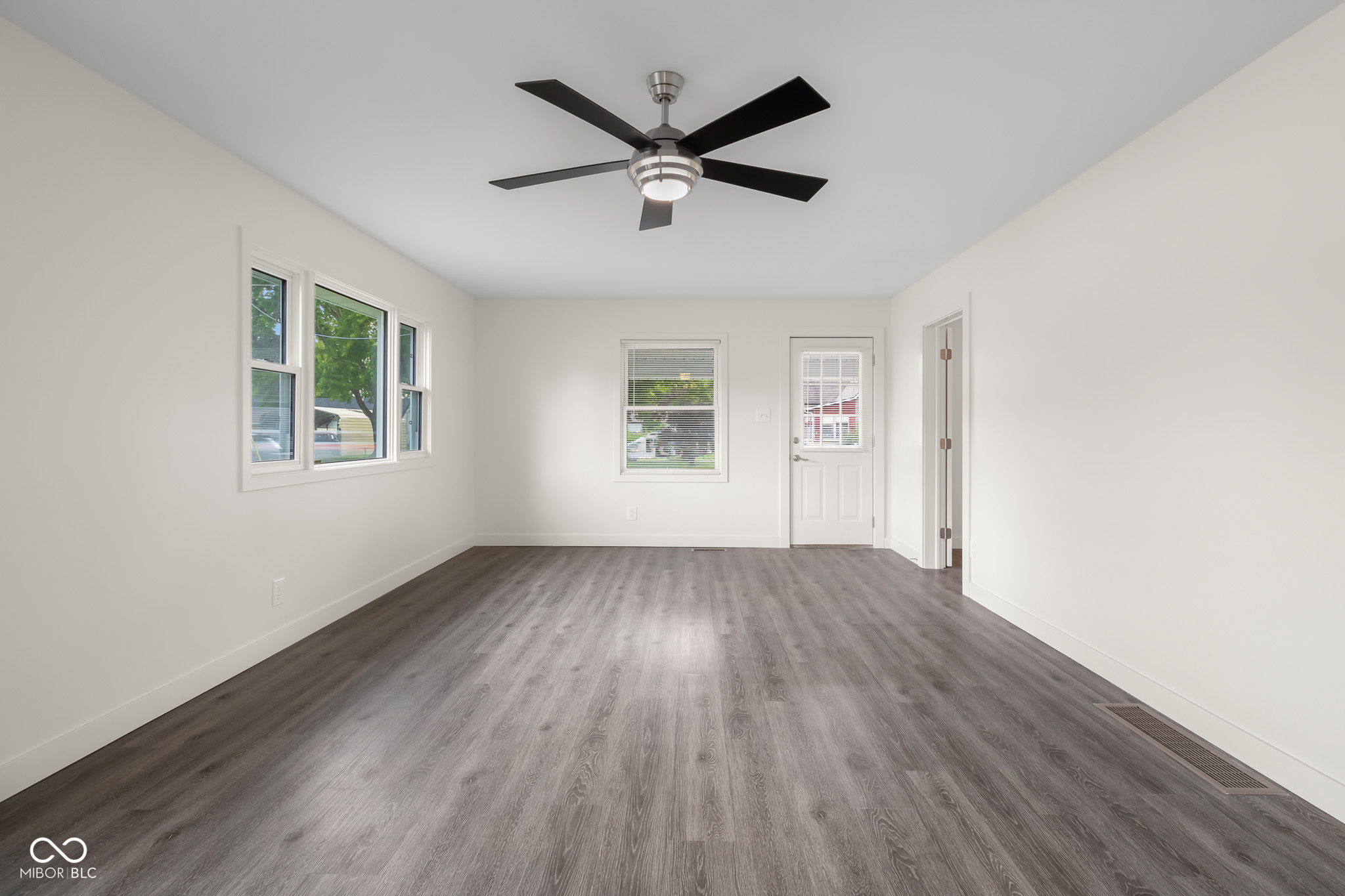 41 North Mapleton Street Columbus, IN 47201 - Photo 4 of 36 Gallery Image 4