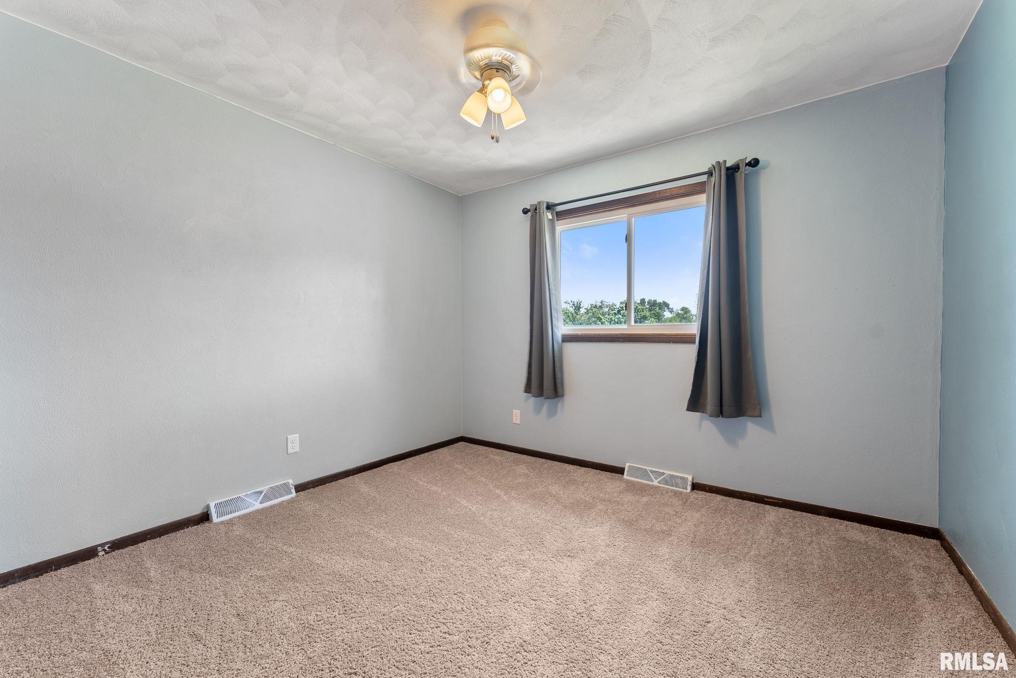 1409 10th Avenue Viola, IL 61486 - Photo 13 of 24