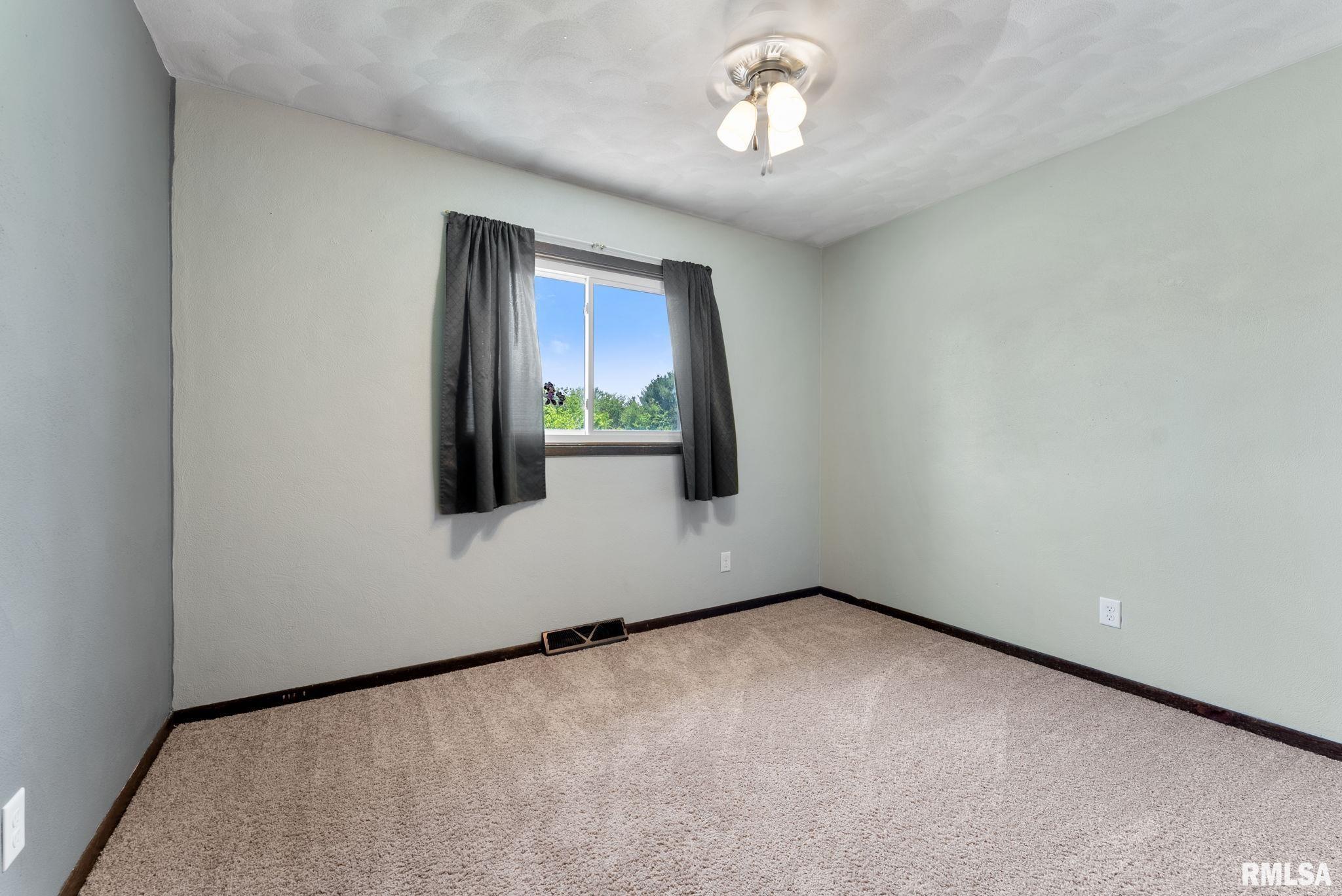 1409 10th Avenue Viola, IL 61486 - Photo 14 of 24