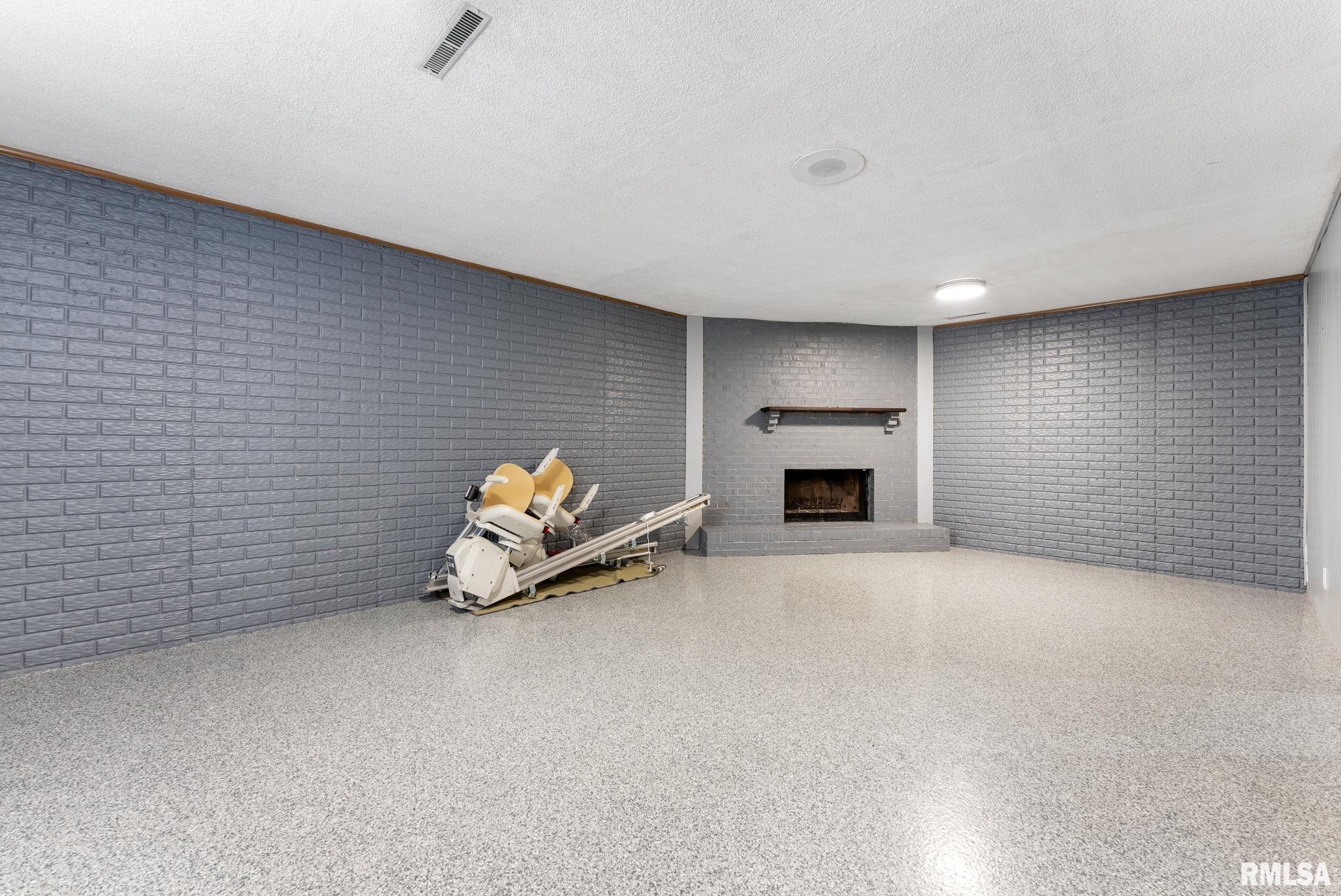 1409 10th Avenue Viola, IL 61486 - Photo 15 of 24