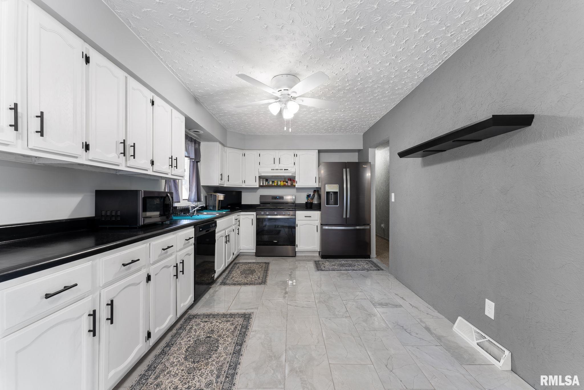 1409 10th Avenue Viola, IL 61486 - Photo 7 of 24